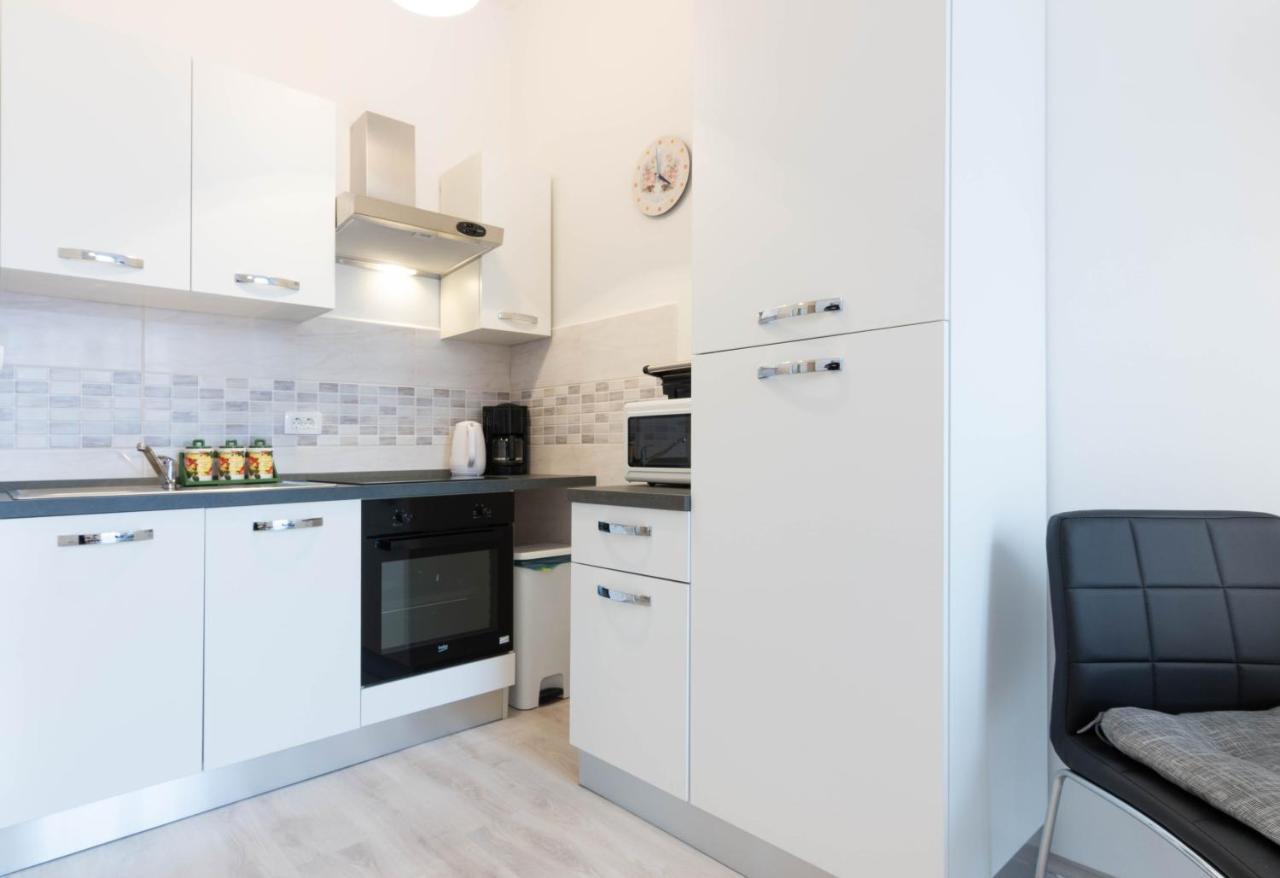 Apartment Ana Pula Exteriör bild